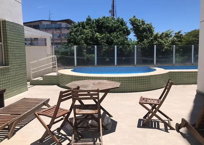 com piscina e excelente localização
